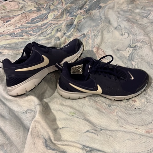 Nike purple size 7.5 with memory foam insoles. VERY Gently worn - Picture 5 of 5